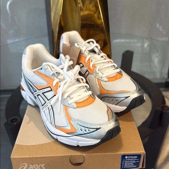 ASICS - Picture 1 of 7